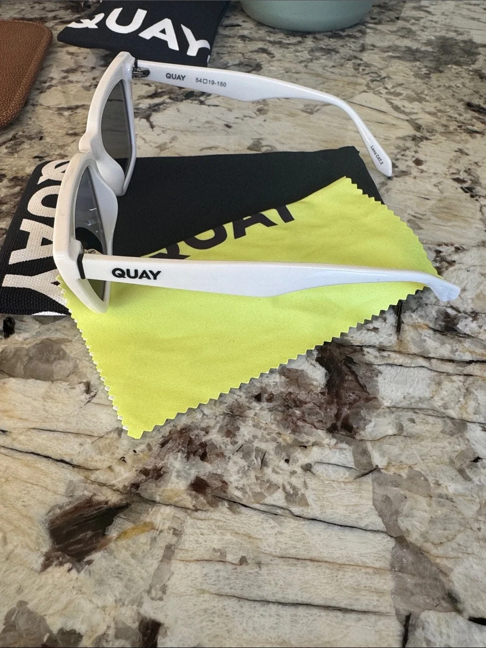 NWOT Quay Call the Shots White Cat Eye Sunglasses